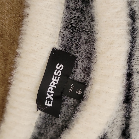 Express Sweater NWOT - Picture 4 of 13